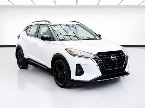 Used 2023 Nissan Kicks SR w/ Interior Electronics Package FWD image 3