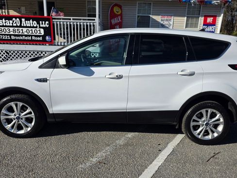 Used 2019 Ford Escape SE image 1