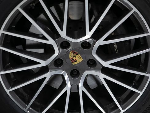 Certified 2023 Porsche Cayenne AWD/4WD image 11