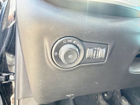 Used 2023 Jeep Compass Latitude AWD/4WD image 13