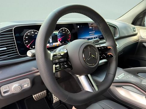 Used 2026 Mercedes-Benz GLS 580 4MATIC image 12