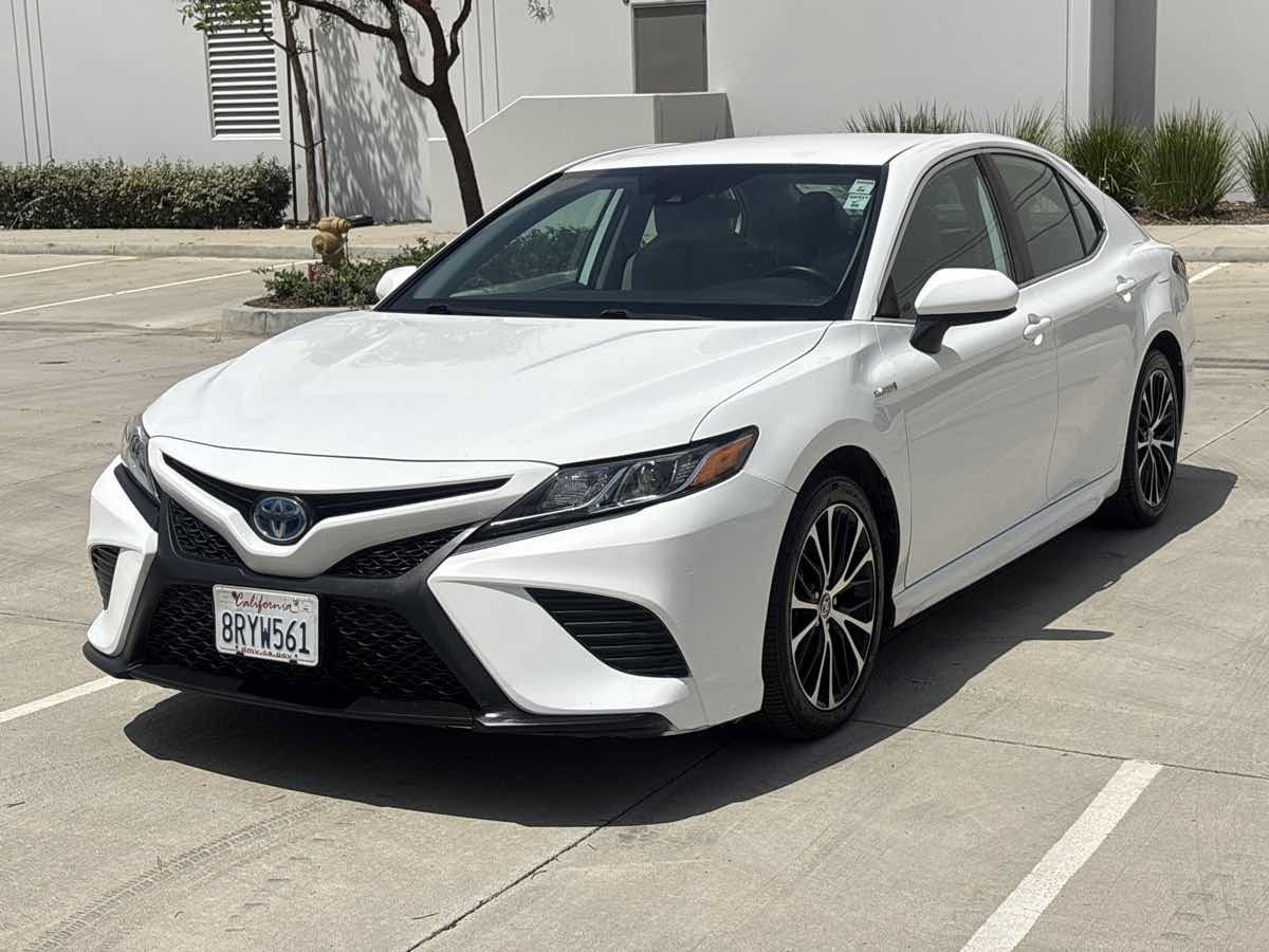 Used 2020 Toyota Camry SE w/ Carpet Mat Package FWD image 7