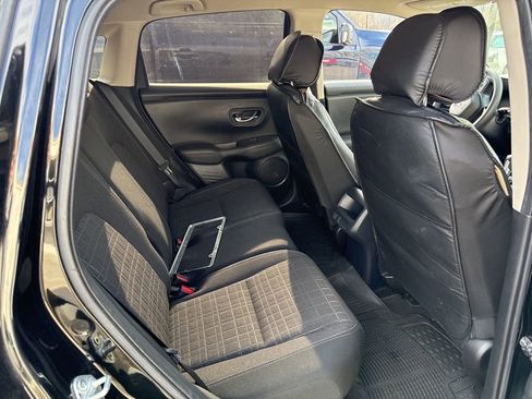 Used 2023 Honda HR-V LX image 11