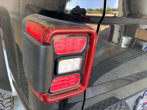Used 2022 Jeep Gladiator Overland AWD/4WD image 13