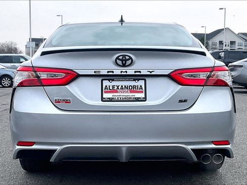 Used 2020 Toyota Camry SE image 4