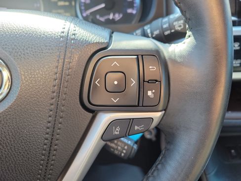 Used 2017 Toyota Highlander LE image 17