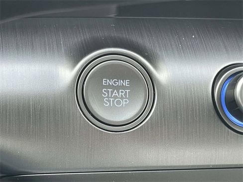 Certified 2025 Hyundai Kona SE image 19