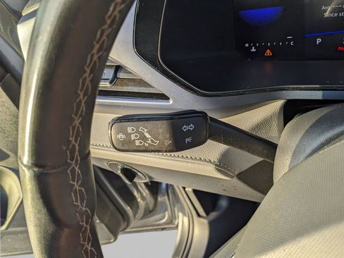 Certified 2024 Volkswagen Taos SE image 29