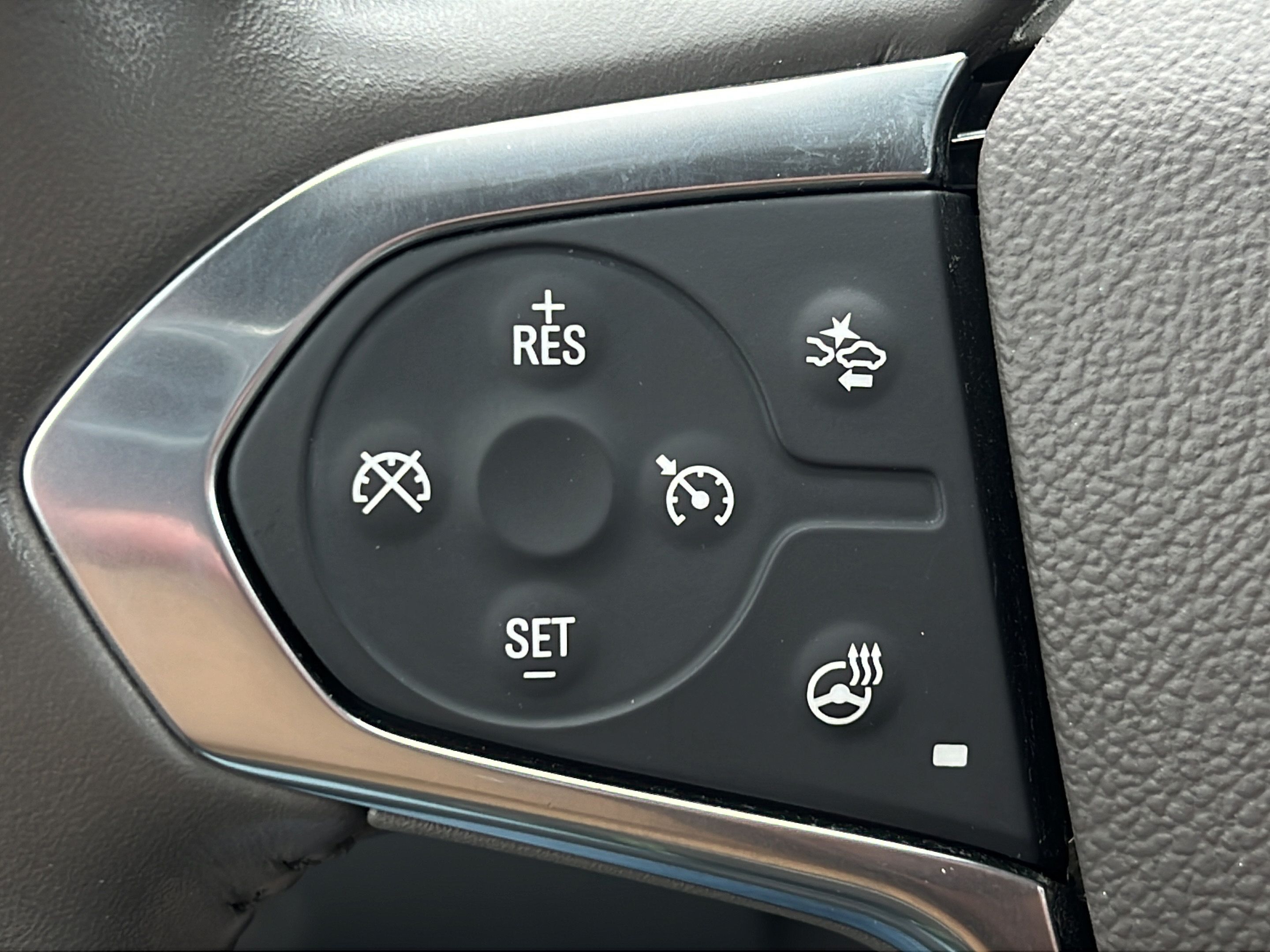 Used 2020 Chevrolet Traverse LT w/ LT Premium Package FWD image 17