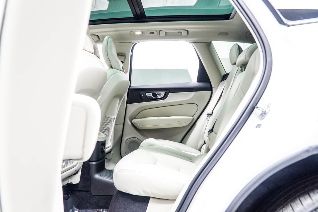 Used 2023 Volvo XC60 T8 Ultimate w/ Climate Package AWD/4WD image 38
