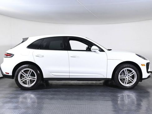 Certified 2022 Porsche Macan AWD/4WD image 8