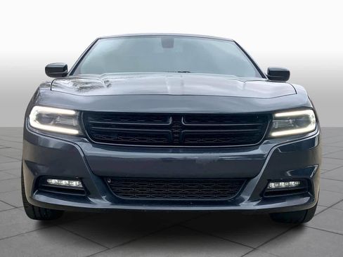 Used 2017 Dodge Charger SXT w/ Driver Confidence Group image 3