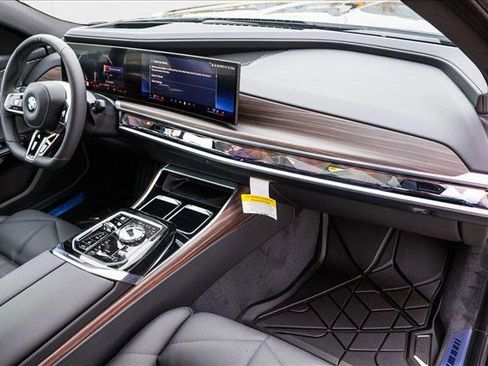 Used 2025 BMW 740i xDrive image 25