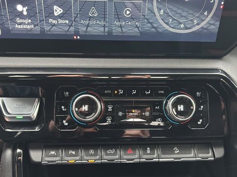 Used 2024 GMC Sierra 1500 AT4 w/ Technology Package image 29