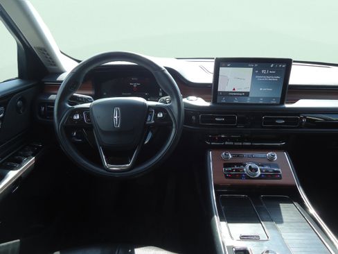 Certified 2023 Lincoln Aviator Reserve w/ Elements Package Plus AWD/4WD image 11