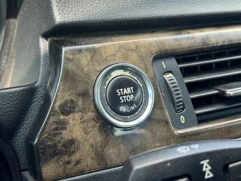 Used 2009 BMW 328i Convertible image 38