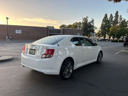 Used 2011 Scion tC Sports Coupe 6-Spd AT image 5