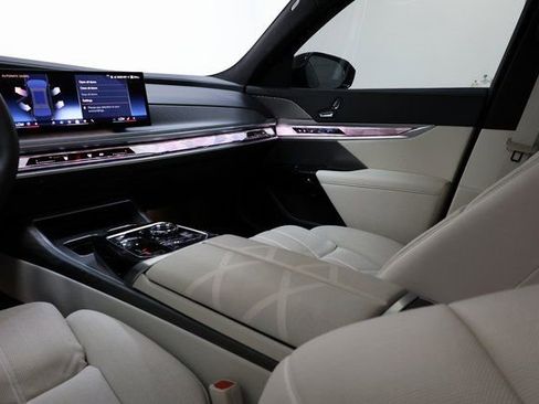 Used 2024 BMW 760i xDrive w/ Executive Package AWD/4WD image 85