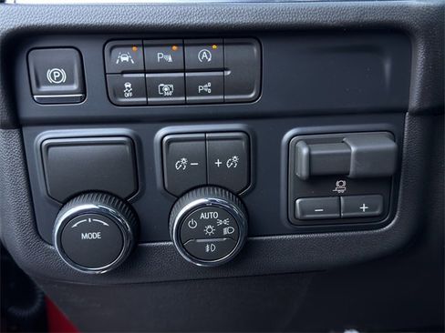 New 2026 Chevrolet Suburban LT w/ Comfort Package image 18