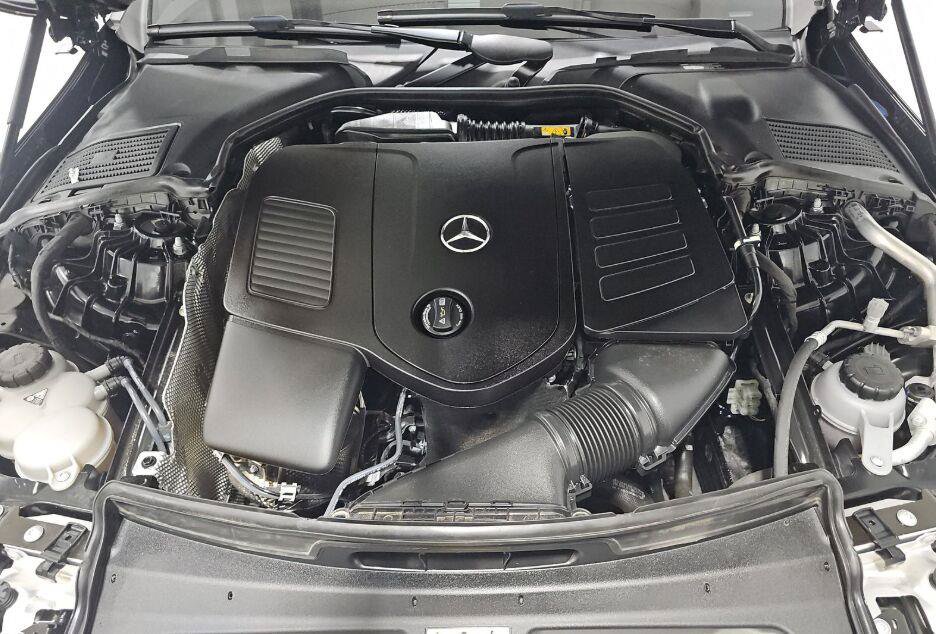 Used 2024 Mercedes-Benz C 300 4MATIC Sedan w/ Exclusive Trim Package image 11