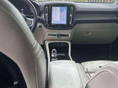 Used 2023 Volvo XC40 B5 Ultimate w/ Protection Package Premier AWD/4WD image 3