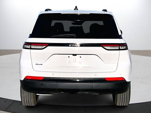 Certified 2025 Jeep Grand Cherokee Altitude AWD/4WD image 8