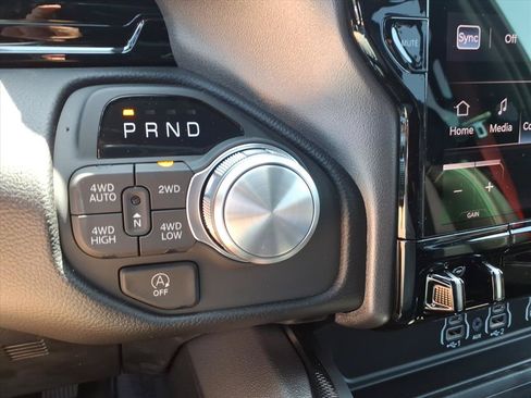 New 2026 RAM 1500 Laramie AWD/4WD image 31