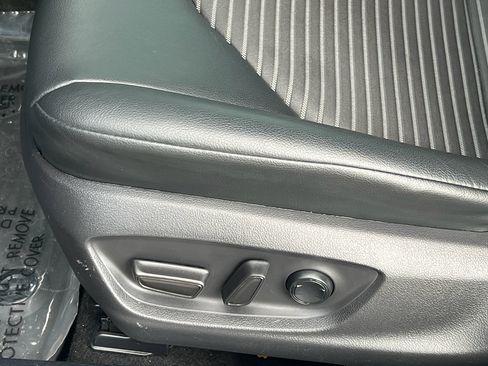 Used 2021 Toyota Camry SE image 16