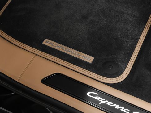 Certified 2023 Porsche Cayenne GTS AWD/4WD image 36