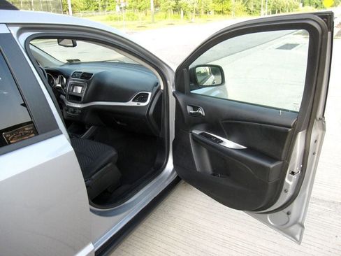 Used 2018 Dodge Journey SE FWD image 21