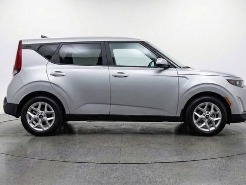 Used 2025 Kia Soul LX w/ LX Technology Package image 11