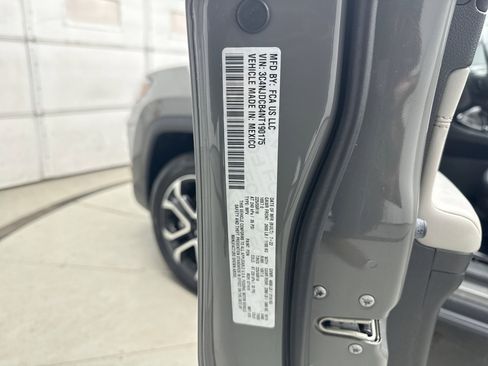 Used 2022 Jeep Compass Limited w/ Sun and Sound Group image 25