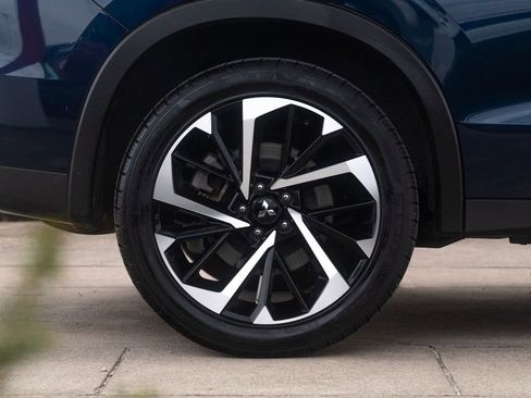 Used 2024 Mitsubishi Outlander SE Black Edition image 13