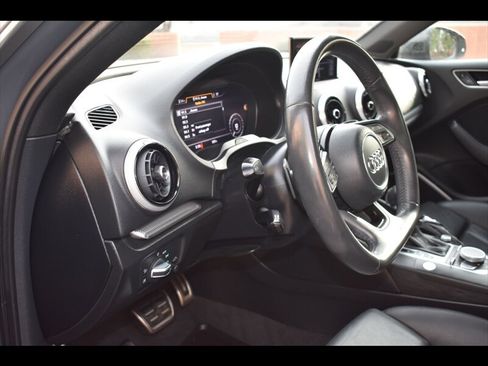 Used 2018 Audi A3 e-tron Premium Plus w/ Technology Package FWD image 14