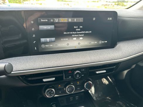 Used 2025 Nissan Kicks SV AWD/4WD image 15