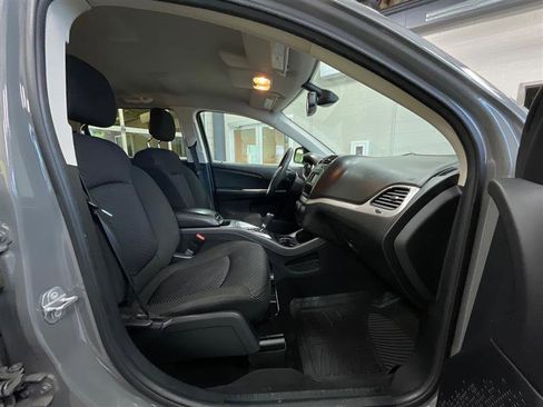 Used 2019 Dodge Journey SE image 24