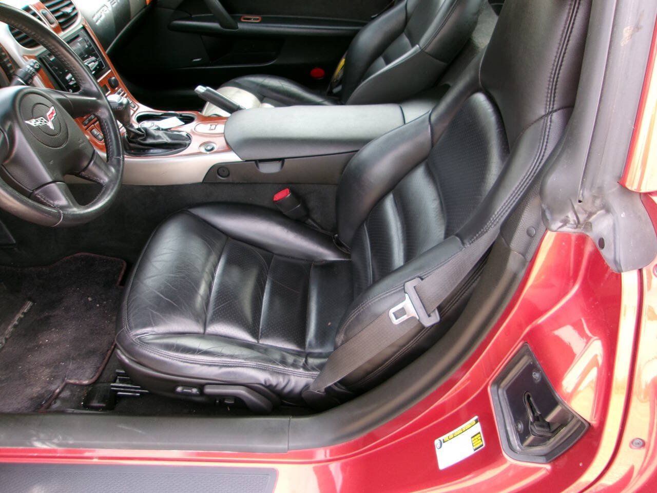 Used 2005 Chevrolet Corvette Coupe w/ Preferred Equipment Group RWD image 12