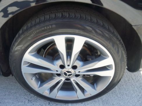 Used 2018 Mercedes-Benz C 300 4MATIC Sedan image 23