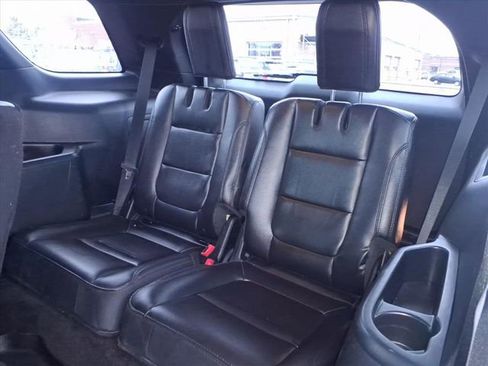 Used 2018 Ford Explorer XLT w/ Equipment Group 202A image 13