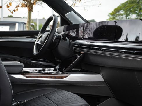 Used 2025 Cadillac Escalade Sport Platinum w/ LPO, ONYX Package image 39