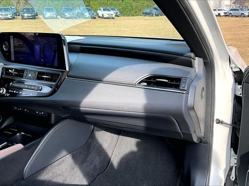 Used 2023 Lexus ES 300h w/ Premium Package image 18