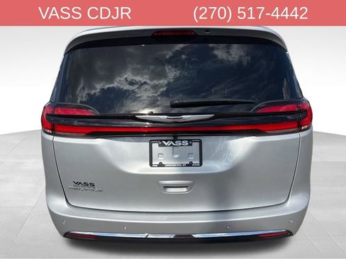 New 2026 Chrysler Pacifica Select image 7