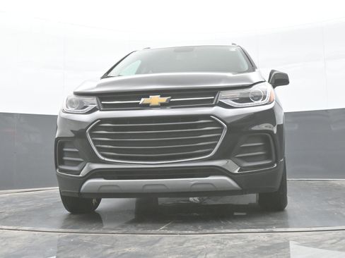 Used 2020 Chevrolet Trax LT w/ LT Convenience Package image 35