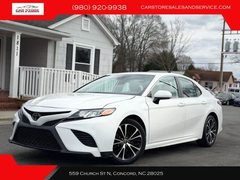 Used 2019 Toyota Camry SE FWD image 1