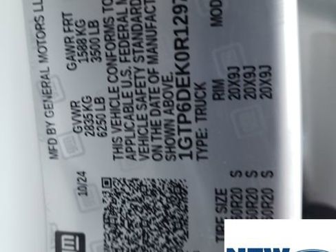 Used 2024 GMC Canyon AT4 w/ AT4 Premium Package image 40