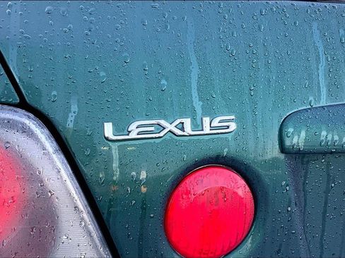 Used 2002 Lexus IS 300 SportCross image 28