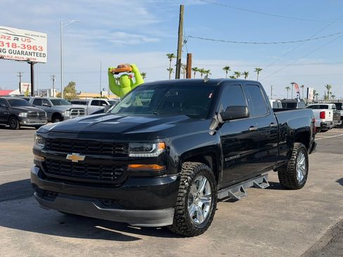 Used 2019 Chevrolet Silverado 1500 Custom w/ Custom Convenience Package RWD image 2