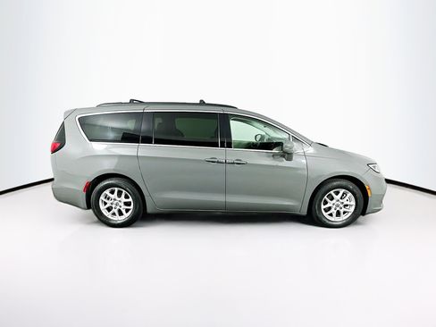 Used 2022 Chrysler Pacifica Touring-L w/ Uconnect Theater Family Group image 10