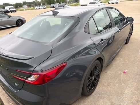 Used 2025 Toyota Camry SE FWD image 5