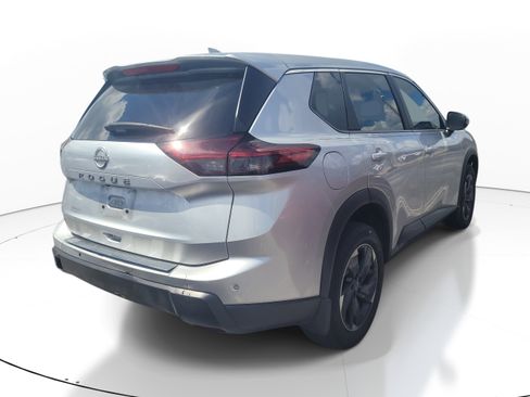 Used 2025 Nissan Rogue SV FWD image 11